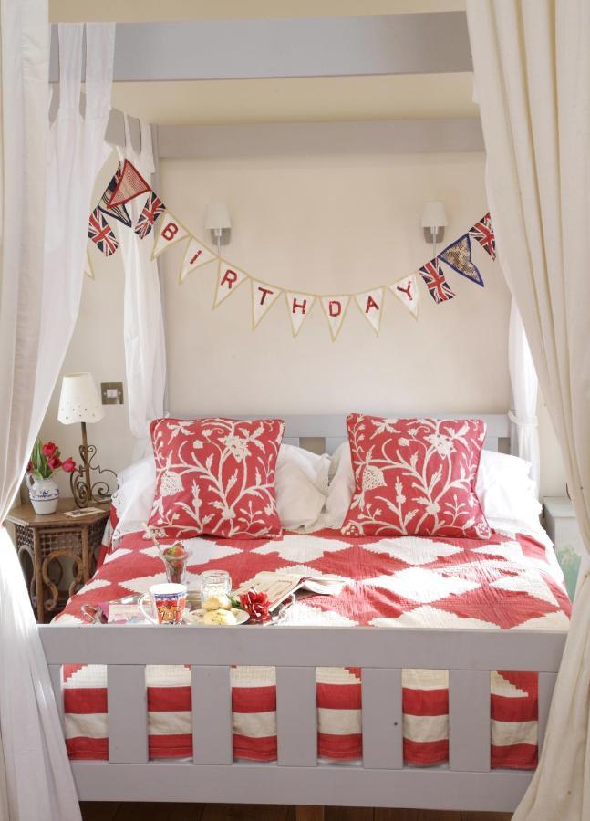 Fosse Farmhouse Holiday Cottages Chippenham  Exterior foto