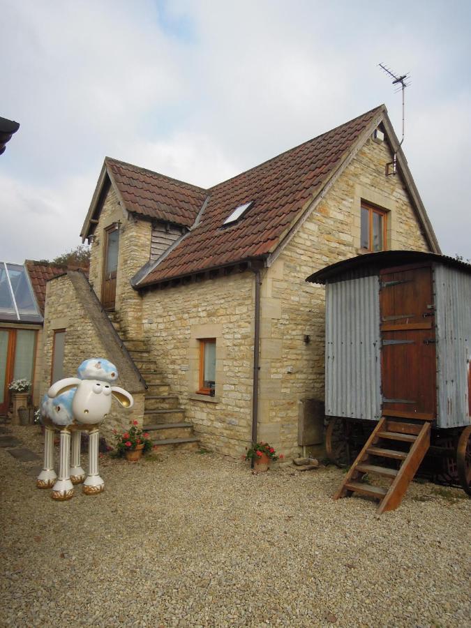Fosse Farmhouse Holiday Cottages Chippenham  Exterior foto